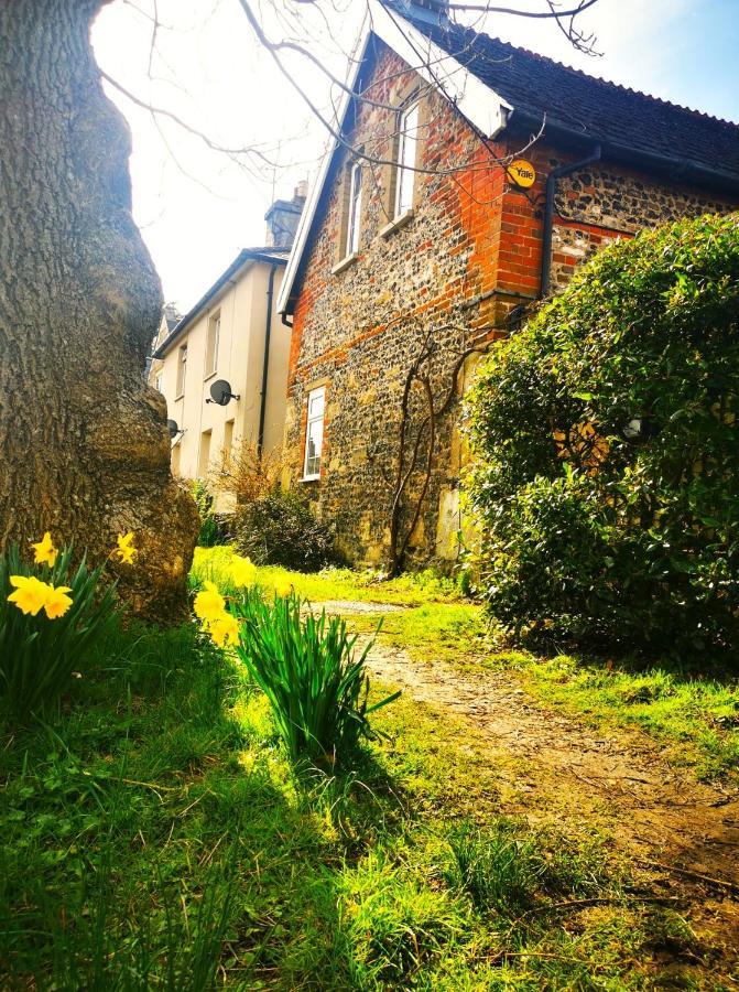 Historic, Traditional & Spacious Wiltshire Cottage Shrewton Kültér fotó